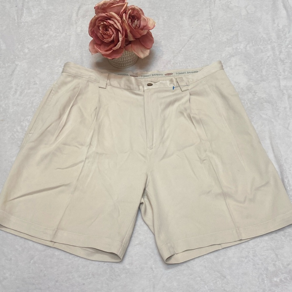 TOMMY BAHAMA Size 38 Men’s 100% Silk Pleated Shorts